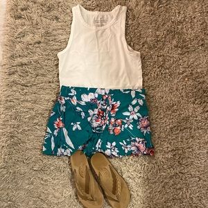 Gypsies & Moondust floral green print shorts